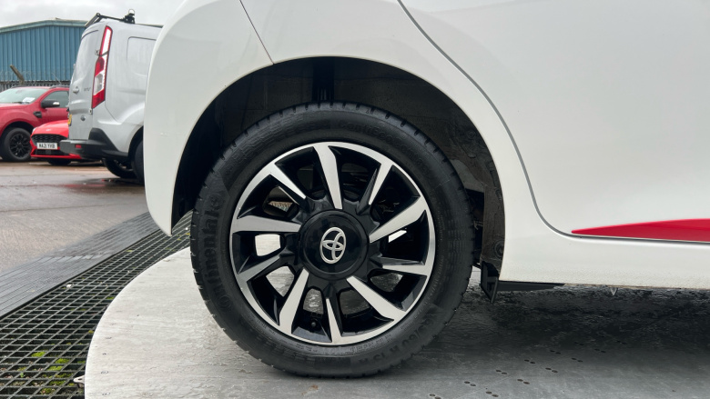 Toyota Aygo 1.0 VVT-i X-Trend TSS 5dr x-shift Petrol Hatchback